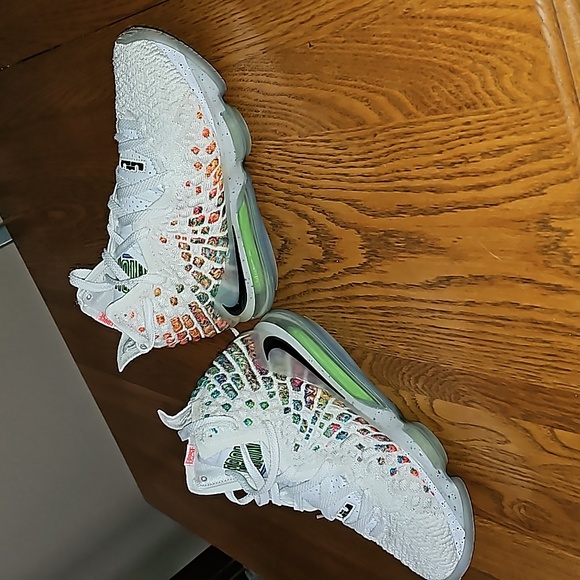 Nike LeBron 17 GS Air Command Force high tops - Picture 9 of 11